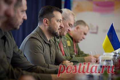 Зеленский провел кадровые перестановки в СБУ. Президент Украины Владимир Зеленский уволил начальника управления Службы безопасности Украины (СБУ) в Хмельницкой области Тараса Цюцюру. Кроме того, глава республики указом назначил на должность заместителя председателя СБУ Сергея Наумюка. Соответствующий указ появился на сайте Зеленского.