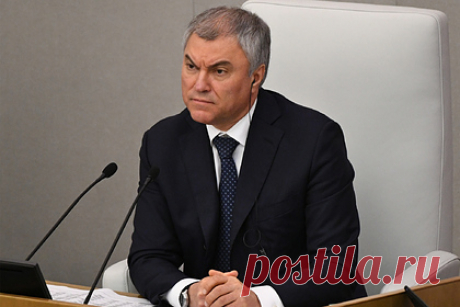 В Госдуме назвали неслучайным обращение к президенту о признании ДНР и ЛНР. Спикер Госдумы Вячеслав Володин заявил, что президент Украины Владимир Зеленский фактически отказался от выполнения Минских соглашений, поэтому недавнее обращение нижней палаты парламента к президенту России о необходимости признания самопровозглашенных Донецкой и Луганской народных республик неслучайно.