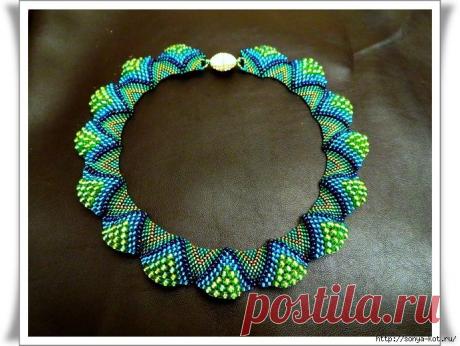 Колье из бисера