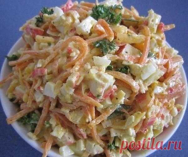 Вкусный и простой салат с морковью, сыром и крабовыми палочками