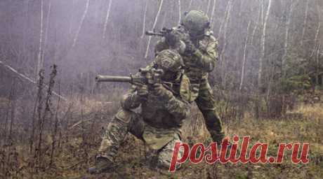 «Выдерживает попадание бронебойных боеприпасов»: разработчик — о возможностях бронесистемы «Оберег». В 2024 году объём производства бронесистемы «Оберег» увеличится в несколько раз по сравнению с уходящим годом. Об этом в интервью RT сообщил генеральный директор тульского завода «Октава» (входит в «Ростех») Павел Павленко. По его словам, амуниция востребована у бойцов СВО и в подразделениях территориальной обороны. Бронесистема обеспечивает защиту жизненно важных органов, плеч, паховой и…