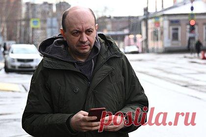 Суд оштрафовал главреда «Медиазоны» за нарушение закона об иноагентах. Суд в Москве оштрафовал на 40 тысяч рублей главного редактора издания «Медиазона» (включено Минюстом в реестр СМИ, выполняющих функции иностранного агента) Сергея Смирнова (внесен Минюстом в реестр иностранных агентов) за нарушение деятельности иностранного агента, точнее — за отсутствие соответствующей маркировки.