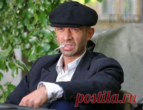 - И запомните, Фима, презерватив - это временный разовый 
контрацептив. А гондон - это постоянная черта характера... на всю 
жизнь!..