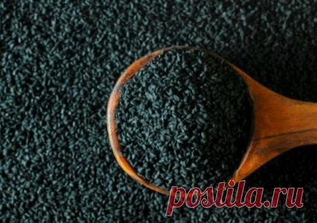 Семена, которые защищают от высокого холестерина, сахара и многих болезней Известная с древности пряность по праву считается не только ароматическим, но и лекарственным растением. Черный тмин используют в медицине при заболеваниях кишечника, в косметологии, в