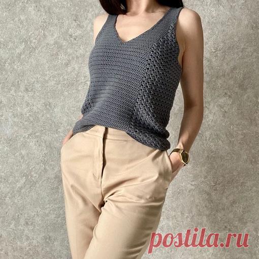 Топ крючком от lafs_studio
(схема ажурного узора)
https://www.instagram.com/lafs_studio/

Пряжа Gazzal baby cotton ⠀
Расход 4 мотка,крючок N3

Основное полотно вяжется пстсн.