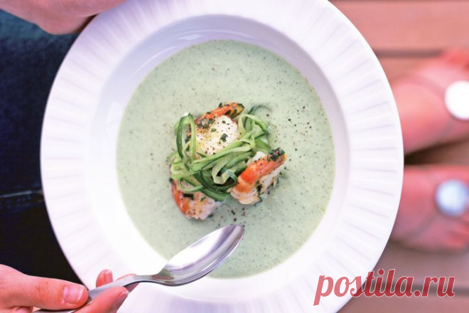 Chilled cucumber soup with garlic prawns