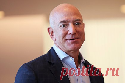 Американский миллиардер сэкономит сотни миллионов долларов благодаря переезду. Американский миллиардер Джефф Безос сэкономит более 600 миллионов долларов на продаже акций Amazon после своего переезда во Флориду. Он прекратил продажу акций в 2022 году, когда в штате Вашингтон был введен новый налог на прирост капитала — семь процентов для сумм свыше 250 тысяч долларов.