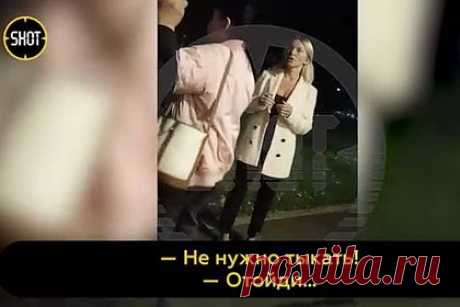 Помощник депутата Госдумы подрался с собачниками из-за помета на газоне. В Москве помощник депутата Госдумы Владимира Шаманова Сергей Поляков подрался со своими соседями-собачниками из-за помета на газоне возле его дома. На видео он спорит местной жительницей Марией Кузнецовой, но конфликт перерастает в драку. По словам женщины, помощник депутата набросился на нее с кулаками.