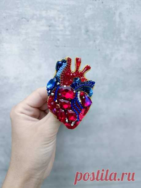 Broche de corazón anatómico bordado con cuentas regalo para - Etsy Chile