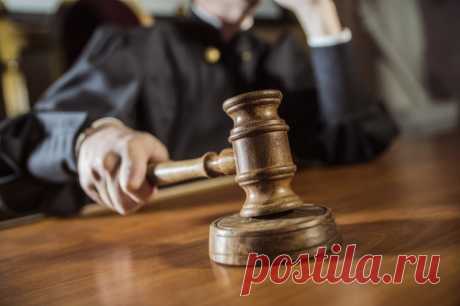 Суд отправил под арест подозреваемого в убийстве аспиранта УрФУ из Габона. Данил Фомин пробудет под стражей до 17 октября.