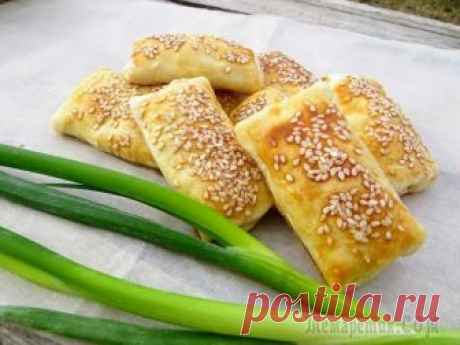 Китайская бабушка рекомендует - пирожки с зеленым луком! Интересная технология Интересный рецепт пирожков с любимой начинкой! Китайский вариант! Рецепт новый, пробуем приготовить и посмотрим, что получится!тесто №1мука 110 грсахар 1\2 ч.ложсоль щепоткавода (кипяток) 50 млрастите...