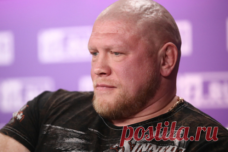 Задержанный боец MMA Новоселов отреагировал на обвинения в изнасиловании. Российский боец смешанного стиля (MMA) Максим Новоселов, задержанный в Москве, отреагировал на обвинения в изнасиловании 18-летней девушки. Боец выразил уверенность, что ему подмешали что-то в алкоголь, так как в клубе он почувствовал себя плохо и попросил водителя отвезти его домой.