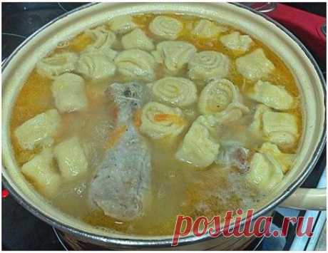 КУРИНЫЙ СУП С ЧЕСНОЧНЫМИ ГАЛУШКАМИ-РУЛЕТИКАМИ