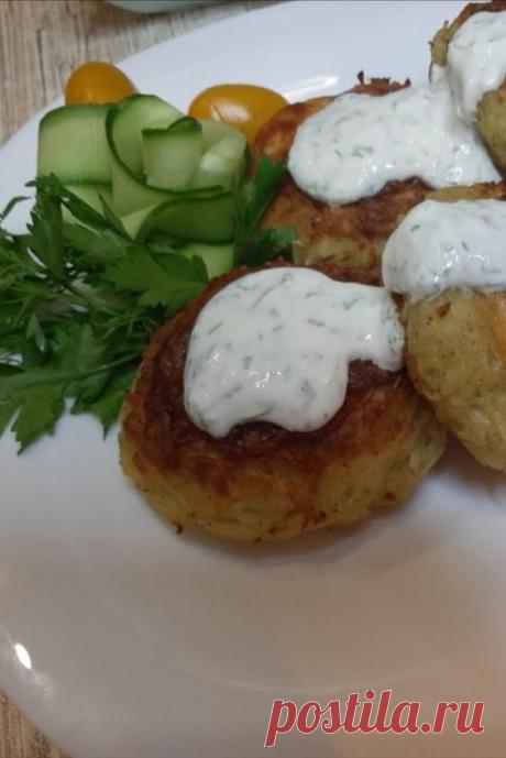 Драники c мясом, вкусно и просто, со сметанкой улетят в миг!
Драники-это отменное блюдо,со сметанкой самое то! Вкусное и красивое блюдо из обычных ингредиентов. Кто не любит драники?..Я готовлю драники с разными начинками - с капустой, с курицей, с куриной печенью,с сыром, с грибами, с колбасой. Но вкуснее всего, конечно, картофельные драники с домашним мясным фаршем . Этим рецептом и делюсь. Это очень вкусно! Готовьте на здоровье!