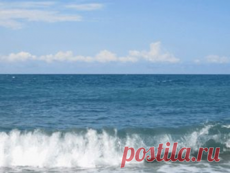 27 сентября-Всемирный день моря! 27 сентября-Всемирный день моря!
     Море, оно смывает все плохое, что успело налипнуть на суше. Соленая вода сначала раздирает, потом лечит раны. Волны качают тебя, словно материнская рука — колыбель, и шепчут… Шепчут…