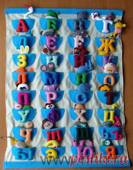Фетровый алфавит с фетровыми зверюшками.