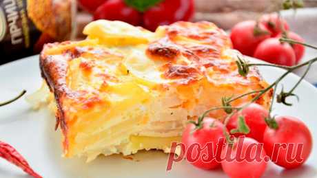 Картофельная запеканка. Рецепт:Картофель - 1 кг.Морковь - 1 (крупная).Лук - 2-3 шт.Зелень - укроп, петрушка.Фарш - 800 г.Сыр - 200 г.Яйца - 2 шт.Молоко - 300 мл.Соль, специи по вкусу.