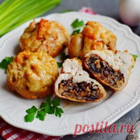 (48) Мешочки из куриного филе с начинкой - Будет вкусно - 19 января - 43749877768 - Медиаплатформа МирТесен Блюдо просто замечательное. Куриное филе по этому рецепту выходит нежным и сочным. Начинка здесь состоит из чернослива, грецких орехов и сыра. Согласитесь, отличное дополнение к курице. Мешочки будем запекать в индивидуальных формочках из фольги. Если готовите блюдо к праздничному застолью, то - 19 января - 43749877768 - Медиаплатформа МирТесен