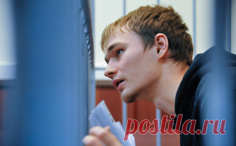 Суд приговорил Мифтахова к четырем годам по делу об оправдании терроризма. Военный суд приговорил аспиранта механико-математического факультета МГУ Азата Мифтахова к четырем годам колонии строгого режима за оправдание терроризма. В августе Росфинмониторинг внес его в реестр экстремистов и террористов