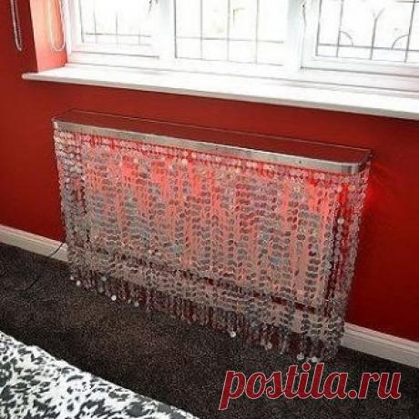 Экраны для батарей отопления в интерьере 

Несмотря на огромный выбор отопительных приборов, в большинстве новых многоквартирных домов устанавливают батареи стандартной модели, а что уж говорить о старых квартирах с советскими батареями «гармошкой». Не всегда есть возможность и целесообразность менять батареи на более современные, а внешний вид старых может не вписываться в интерьер после ремонта. В таком случае рекомендуем обратить внимание на экраны для батарей отопления...