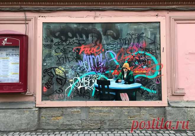 Театр «На Литейном» украсила новая работа художницы Ульяны Полоз