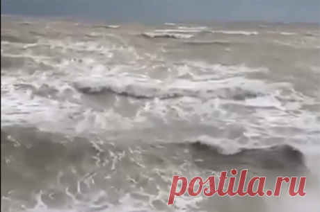 Климатолог Кокорин: «шторм века» может пройти по Крыму еще несколько раз. Опасные метеоявления происходят в результате изменения климата все чаще.