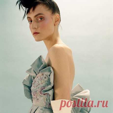 Коллекция Высокой Моды СИЛЬВИО ДЖАРДИНА Весна Лето 2021 - FashionView.ru - ВСЯ МОДА В ДЕТАЛЯХ Для новой коллекции одежды весна-лето 2021 Сильвио Джардина выставляет семь неизвестных платьев из своего закрытого архива.