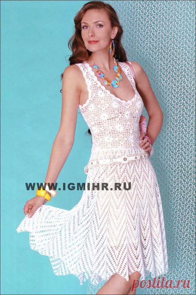 Белое ажурное платье с юбкой кроя солнце-клеш. Крючок