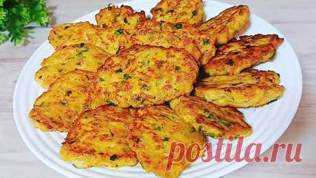 Из одного КУРИНОГО ФИЛЕ целая ГОРА КОТЛЕТ. Очень ВКУСНЫЕ и СОЧНЫЕ домашние Котлеты! Без заморочек ! Куриное филе - 1 шт. ( 200 г)Морковь - 1шт. ( 100 г )Картофель - 1 шт. ( 100 г)Лук - 1/2 шт.Яйцо - 1 шт.Сметана - 2 ст.л.Чеснок - 2 зубчикаСоль - 0,5 ч.л. ( по вкусу )Паприка - 0,5 ч.л.Петрушка - по вкусуЧерный перец - по вкусуМука - 2-3 ст.л.Растительное масло для жарки