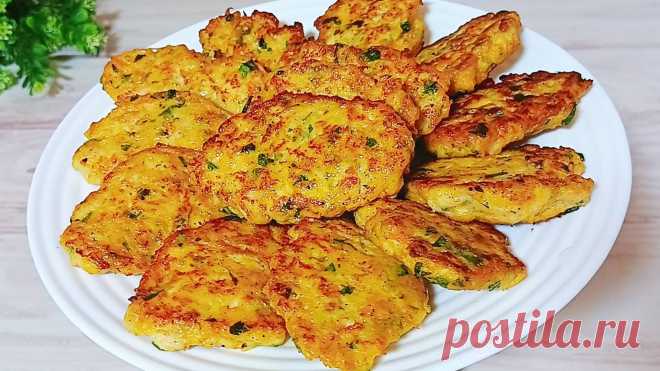 Из одного КУРИНОГО ФИЛЕ целая ГОРА КОТЛЕТ. Очень ВКУСНЫЕ и СОЧНЫЕ домашние Котлеты! Без заморочек ! Куриное филе - 1 шт. ( 200 г)Морковь - 1шт. ( 100 г )Картофель - 1 шт. ( 100 г)Лук - 1/2 шт.Яйцо - 1 шт.Сметана - 2 ст.л.Чеснок - 2 зубчикаСоль - 0,5 ч.л. ( по вкусу )Паприка - 0,5 ч.л.Петрушка - по вкусуЧерный перец - по вкусуМука - 2-3 ст.л.Растительное масло для жарки