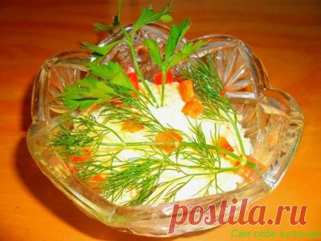 Салат из сыра с чесноком
