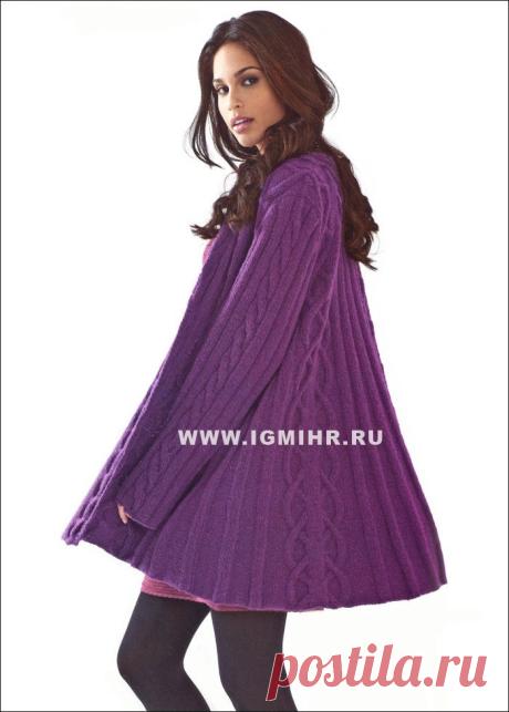 Короткое фиолетовое пальто с косами и резинкой, 
от Lana Grossa.