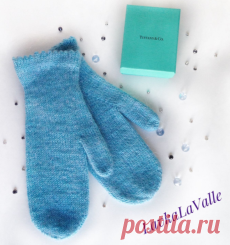 Варежки связаные на спицах из шерстяной пряжи и кид мохера.
Мягкие, тёплые, нежно голубого цвета.