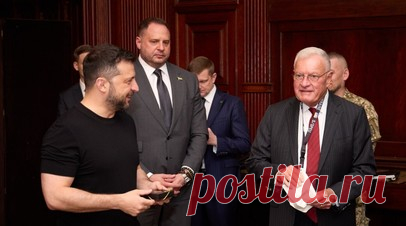 Зеленский наградил Келлога орденом князя Ярослава Мудрого I степени. Владимир Зеленский наградил специального представителя президента США Кита Келлога орденом князя Ярослава Мудрого I степени. Читать далее