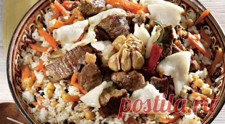 Ташкентский плов, пошаговый рецепт с фото. В состав ташкентского входит нут, который делает текстуру плова более плотной, а вкус — насыщенным. Кости в «столичный» вариант не кладут, зато курдючного жира добавляют в избытке.