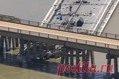 В США баржа столкнулась с мостом