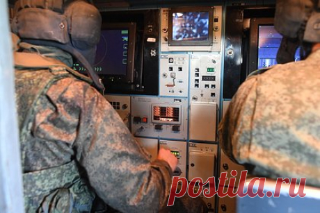 Беспилотник со взрывчаткой и подшипниками попытался атаковать российский регион. Накануне беспилотник Вооруженных сил Украины (ВСУ), начиненный взрывчаткой и шарикоподшипниками, попытался атаковать Брянскую область. Дрон был уничтожен, его обломки упали в лесу в трех километрах от села Ширяевка Гордеевского района. Пострадавших и разрушении нет. Обломки аппарата передали в Следственный комитет.