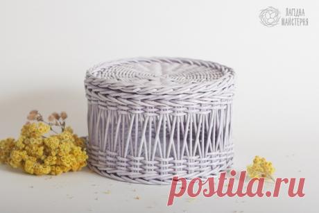 После красно-зелёного Нового года я возвращаюсь к любимой пастельной теме.

Очень кстати дома оказались зефирки, когда я фотографировала эту шкатулку. Потому что такие нежные цвета у меня почти всегда ассоциируются со сладостями.