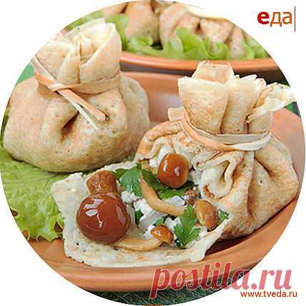 Мешочки из блинов, фаршированные грибами и куриным фаршем