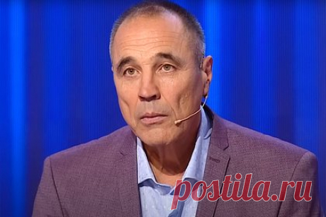 Звезда «Уральских пельменей» устроил дебош в Екатеринбурге. Известный российский юморист и актер, звезда телевизионного проекта «Уральские пельмени» Дмитрий Соколов стал участником потасовки с подростками у станции метро «Геологическая» в Екатеринбурге. Молодые люди утверждают, что Соколов ударил одного из них. Об этом сообщает Shot в Telegram.