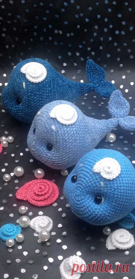 PDF Китёнок Кит и дельфинчик Дели крючком. FREE crochet pattern; Аmigurumi animal patterns. Амигуруми схемы и описания на русском. Вязаные игрушки и поделки своими руками #amimore - кит, дельфин.