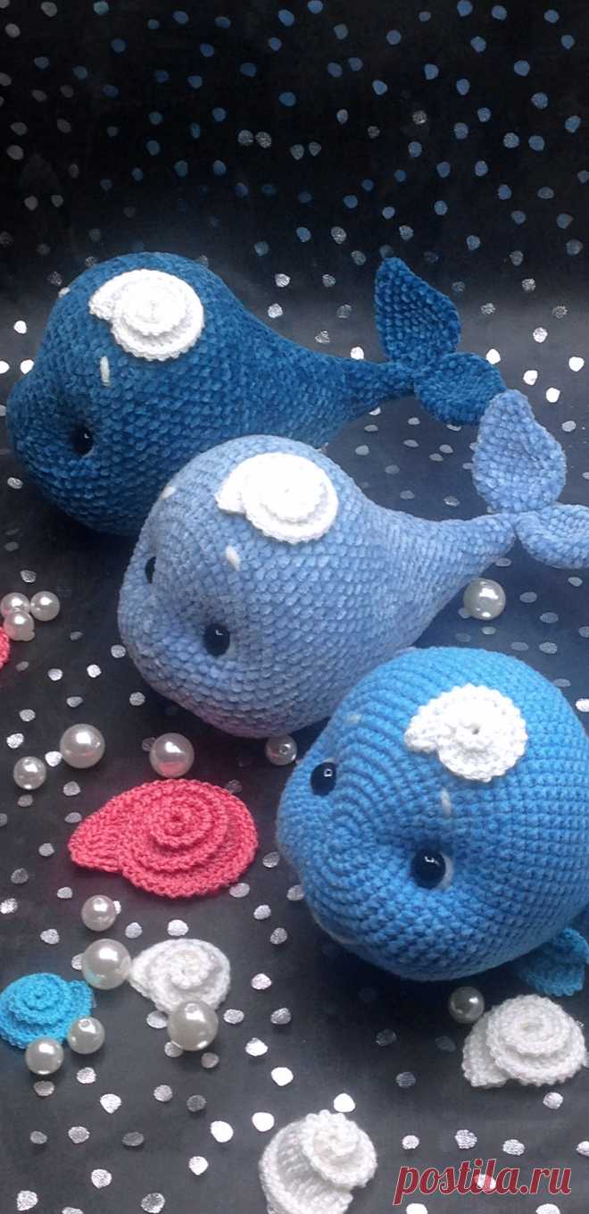 PDF Китёнок Кит и дельфинчик Дели крючком. FREE crochet pattern; Аmigurumi animal patterns. Амигуруми схемы и описания на русском. Вязаные игрушки и поделки своими руками #amimore - кит, дельфин.