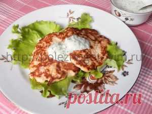 Оладьи из куриной грудки с кабачком Нежные, как суфле, и вкусные оладьи из куриной грудки с кабачком - замечательное диетическое блюдо из куриной грудки. Хороши даже холодными. Рецепт прост и доступен.