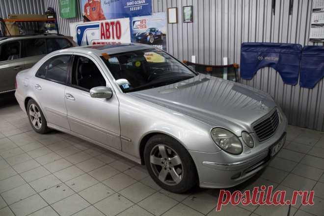 Mercedes E220 с новым стеклом