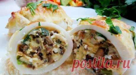 Кальмары, фаршированные грибами и яйцом