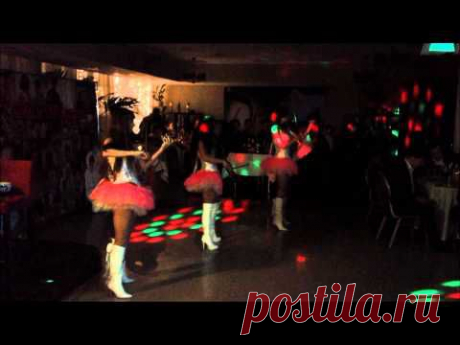Muse &quot;Supermassive Black Hole&quot; - скрипичное шоу Violin Group DOLLS - YouTube