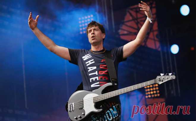 Суд закрыл дело против лидера группы «Ногу свело!» о дискредитации армии. Хорошевский районный суд Москвы прекратил дело против Максима Покровского «в связи с истечением сроков давности привлечения к административной ответственности», пояснили в суде