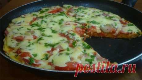 Пицца за 5 минут!
Очень быстрая и вкусная пицца. Справится даже ребенок
Ингредиенты: 
- Яйцо - 2 шт 
- Майонез - 4 ст. л.
- Сметанa - 4 ст. л.
- Мука (без горки) - 9 ст. л.
- Сыр
- Колбаса
- Грибы (По желанию)
- Помидор
Приготовление:
Смешать яйцо, муку, сметану, майонез. Тесто получается жидкое, как сметана.
Тесто вылить на сковороду и уже сверху положить любую начинку. У меня сосиски, потом чуть копченой колбасы, слегка прожаренные грибы.Сверху помидоры.
Сделать сеточку из майонеза и засып