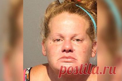 Женщина ворвалась в кабинет стоматолога и вырвала у пациента 13 зубов. Полицейские в США задержали бывшую сотрудницу стоматологической клиники, которая ворвалась в помещение клиники и похитила у бывшего работодателя 22,8 тысячи рублей. Кроме того, не будучи стоматологом, американка вырвала у пациента 13 зубов. Для проведения операции женщина воспользовалась списанным обезболивающим.