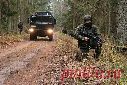 В Польше нашли обломки неопознанного военного объекта. Обломки неопознанного военного объекта обнаружили на северо-западе Польши — недалеко от города Замосць примерно в 15 километрах от Быдгоща. Место осматривают сотрудники полиции, военной полиции и саперы, пишет Минобороны страны. Ситуация не угрожает безопасности местных жителей, подчеркнули в ведомстве.